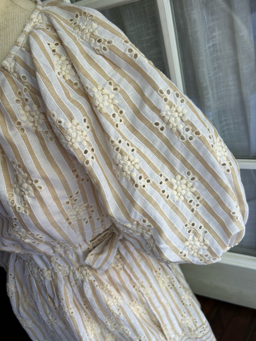 En Saison - NWT Cream and White Eyelet Stripe Peasant Dress - 100% Cotton - Picture 4 of 8